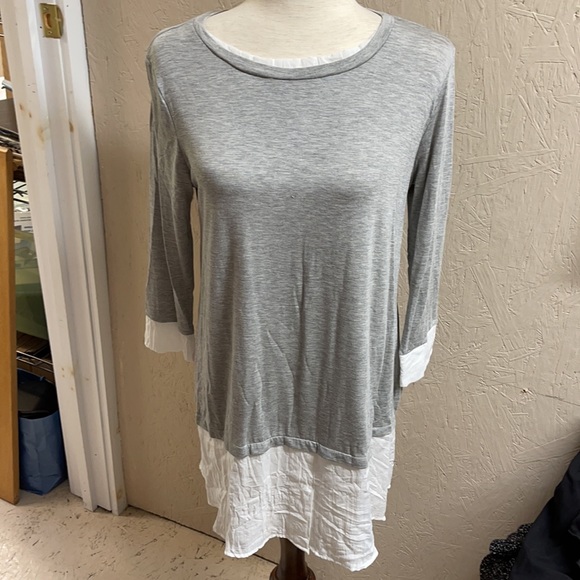 NWT Grey & White Contrast Sheer Bottom Tunic - Picture 8 of 13